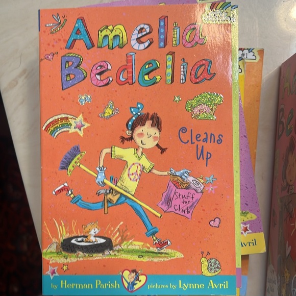Amelia Bedelia Chapter Books 1-10 - Picture 7 of 11